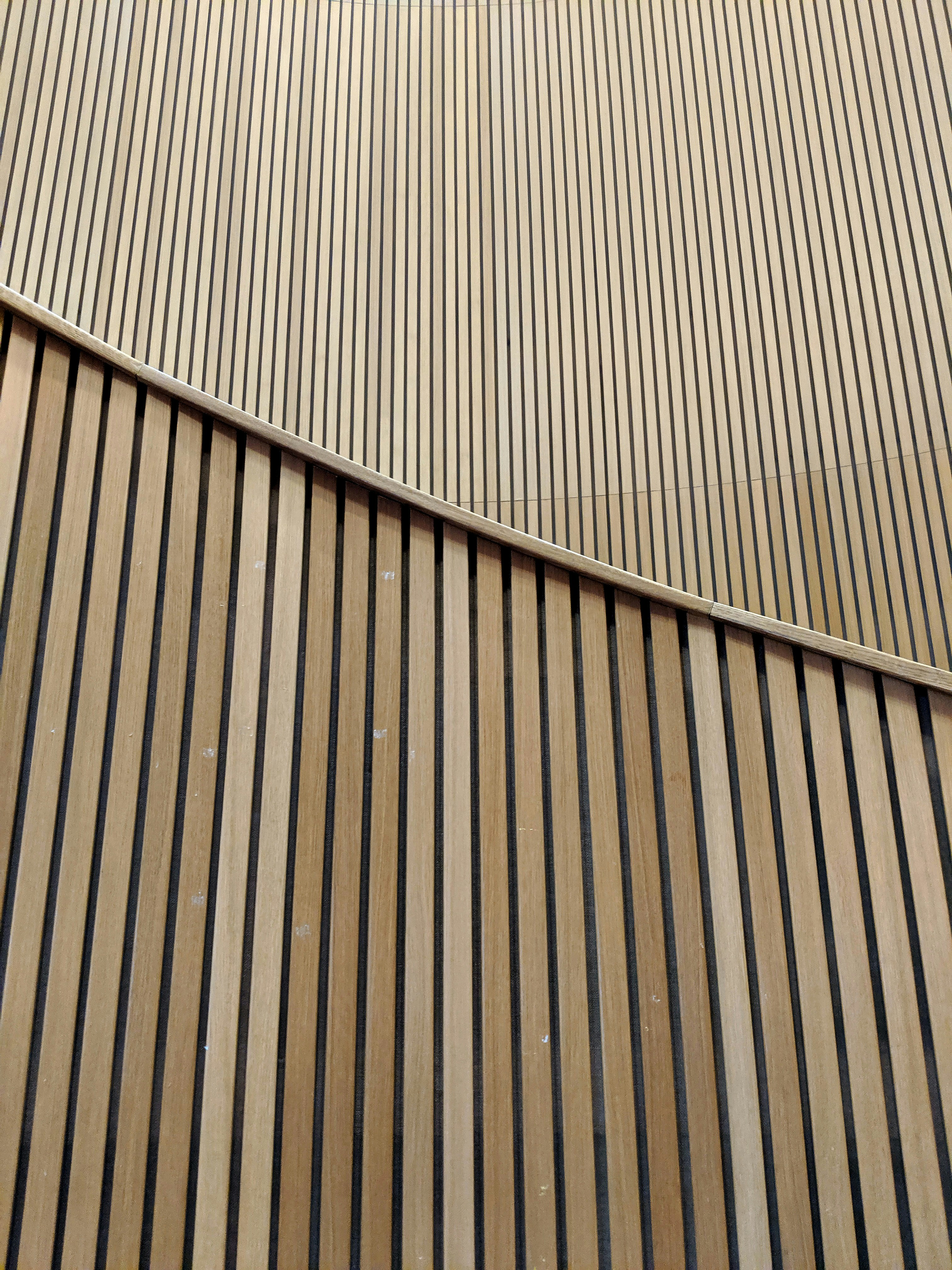Narrow slat wall rhythm